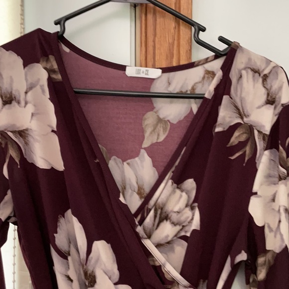 Floral Maternity V-neck Blouse - Picture 3 of 4